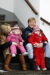 Lech 11 februari 2007
Maxima Prins Willem Alexander Amalia Alexia Koningin Beatrix Prins Constantijn Prinses Laurentien met Prinses Eloise Prins Claus Cazimir en Eleonore op vakatie in Lech.