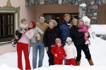 Lech 11 februari 2007
Maxima Prins Willem Alexander Amalia Alexia Koningin Beatrix Prins Constantijn Prinses Laurentien met Prinses Eloise Prins Claus Cazimir en Eleonore op vakatie in Lech.