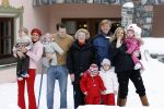 Lech 11 februari 2007
Maxima Prins Willem Alexander Amalia Alexia Koningin Beatrix Prins Constantijn Prinses Laurentien met Prinses Eloise Prins Claus Cazimir en Eleonore op vakatie in Lech.