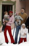 Lech 11 februari 2007
Maxima Prins Willem Alexander Amalia Alexia Koningin Beatrix Prins Constantijn Prinses Laurentien met Prinses Eloise Prins Claus Cazimir en Eleonore op vakatie in Lech.