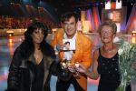 Hilversum 23 februari 2007
Presentatie  cd Gerard Joling . De moeder van Gerard reikt de cd uit op schaatsen. Rachel Hazes.