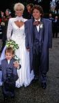 31 December 1991
Rene Froger trouwt voor de eerste maal met Natasja Froger
Hier op de foto met zijn zoontje uit zijn eerste huwelijk