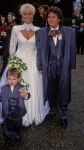 31 December 1991
Rene Froger trouwt voor de eerste maal met Natasja Froger
Hier op de foto met zijn kinderen uit zijn eerste huwelijk
