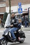 Amsterdam 14 maart 2007
Ruud Gullit met Maxime op Vespa scooter.