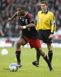 Eindhoven, 18 Maart 2007 Kompetitiewedstrijd PSV-AJAX, eindstand 1-5 Seizoen 2006/2007
Ryan Babel in duel met Ibrahim Afellay