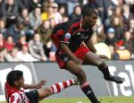Eindhoven, 18 Maart 2007 Kompetitiewedstrijd PSV-AJAX, eindstand 1-5 Seizoen 2006/2007
Ryan Babel in duel met Carlos Salcido