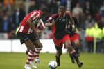 Eindhoven, 18 Maart 2007 Kompetitiewedstrijd PSV-AJAX, eindstand 1-5 Seizoen 2006/2007
Ryan Babel in duel met Eduardo Alcides