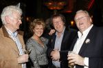 Amsterdam 19 februari 2007
Andre v Duin viert zijn 60e verjaardag in het american hotel. Heel bekend nederland was aanwezig. Simone Kleinsma met .... Gerard Cox en Guus Verstraete