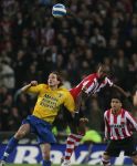 Eindhoven, 3 Maart 2007 Kompetitiewedstrijd PSV-RKC eindstand 2-0 Seizoen 2006/2007
Tim Janssen in duel met Eduardo Alcides