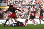 Eindhoven, 18 Maart 2007 Kompetitiewedstrijd PSV-AJAX, eindstand 1-5 Seizoen 2006/2007
Urby Emanuelson in duel met Ibrahim Afellay