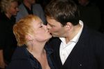 AMSTERDAM 5 maart 2007
Premiere Voebalvrouwen, nieuwe serie Talpa, in Tuschinski. Viktor Low met vrouw