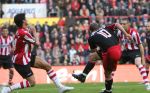 Eindhoven, 18 Maart 2007 Kompetitiewedstrijd PSV-AJAX, eindstand 1-5 Seizoen 2006/2007
Wesley Sneijder haalt uit voor 0-2