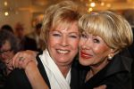 Oud Loosdrecht, 11 Maart 2010
Receptie t.g.v. 50 jaar artiest zijn van Anneke Gronloh
Anneke Gronloh met Ria Valk
Foto Peter Smulders BV