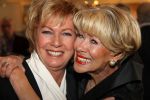Oud Loosdrecht, 11 Maart 2010
Receptie t.g.v. 50 jaar artiest zijn van Anneke Gronloh
Anneke Gronloh met Ria Valk
Foto Peter Smulders BV