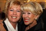 Oud Loosdrecht, 11 Maart 2010
Receptie t.g.v. 50 jaar artiest zijn van Anneke Gronloh
Anneke Gronloh met Ria Valk
Foto Peter Smulders BV