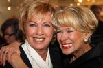 Oud Loosdrecht, 11 Maart 2010
Receptie t.g.v. 50 jaar artiest zijn van Anneke Gronloh
Anneke Gronloh met Ria Valk
Foto Peter Smulders BV