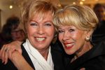 Oud Loosdrecht, 11 Maart 2010
Receptie t.g.v. 50 jaar artiest zijn van Anneke Gronloh
Anneke Gronloh met Ria Valk
Foto Peter Smulders BV