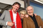 Oud Loosdrecht, 11 Maart 2010
Receptie t.g.v. 50 jaar artiest zijn van Anneke Gronloh
Anneke Gronloh met Peter Koelewijn en Harry v Hoof
Foto Peter Smulders BV