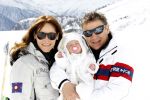 Blatten 23 februari 2010
Marco en Leontien Borsato op skivakantie met hun kinderen Luca Senna en Jada. Ook Armando Vanessa en Chiara Borsato zijn erbij . Moeder Mary was er ook bij.
Peter Smulders bv