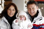 Blatten 23 februari 2010
Marco en Leontien Borsato op skivakantie met hun kinderen Luca Senna en Jada. Ook Armando Vanessa en Chiara Borsato zijn erbij . Moeder Mary was er ook bij.
Peter Smulders bv