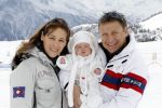 Blatten 23 februari 2010
Marco en Leontien Borsato op skivakantie met hun kinderen Luca Senna en Jada. Ook Armando Vanessa en Chiara Borsato zijn erbij . Moeder Mary was er ook bij.
Peter Smulders bv