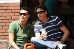 Amsterdam 24 juni 2009
Bart Ettekoven met zijn nieuwe vriend op terras.
Peter Smulders bv