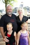 Amsterdam 6 augustus 2009
Premiere circus Stiletto in Carre. Bert Simhoffer met vrouw en kinderen
Peter Smulders bv