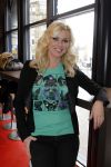Den Haag 11 februari 2010
Presentatie t shirts van Dutchy puppy bij de sting. Bridget Maasland en haar ouders behartigen de belangen.
Peter Smulders bv