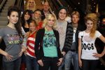 Den Haag 11 februari 2010
Presentatie t shirts van Dutchy puppy bij de sting. Bridget Maasland en haar ouders behartigen de belangen. Thomas Berge Kus Jim Bakkum
Peter Smulders bv