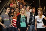 Den Haag 11 februari 2010
Presentatie t shirts van Dutchy puppy bij de sting. Bridget Maasland en haar ouders behartigen de belangen. Thomas Berge Kus Jim Bakkum
Peter Smulders bv