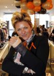 Amsterdam 6 maart 2010
Caroline Tensen met gebroken pols bij azzuro for kids op de pc hooftstraat.
Peter Smulders bv