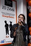 Amsterdam 6 maart 2010
Charlotte ten Brink zingt bij azzuro for kids op de pc hooftstraat. Robert Roos en haar zussen kijken toe
Peter Smulders bv