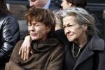 Amsterdam 17 maart 2010
De kist van hans v Mierlo wordt van zijn huis naar de rode hoed gebracht. Zijn vrouw Connie palmen en zijn kinderen zijn daarbij aanwezig.
Peter Smulders bv