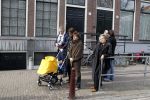 Amsterdam 17 maart 2010
De kist van hans v Mierlo wordt van zijn huis naar de rode hoed gebracht. Zijn vrouw Connie palmen en zijn kinderen zijn daarbij aanwezig.
Peter Smulders bv