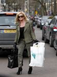 Amsterdam 13 februari 2010
Connie Breukhoven doet boodschappen op de cornelis schuytstraat in de bentley cabrio van Jeroen Kool.
Peter Smulders bv