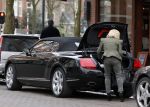 Amsterdam 13 februari 2010
Connie Breukhoven doet boodschappen op de cornelis schuytstraat in de bentley cabrio van Jeroen Kool.
Peter Smulders bv