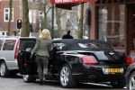 Amsterdam 13 februari 2010
Connie Breukhoven doet boodschappen op de cornelis schuytstraat in de bentley cabrio van Jeroen Kool.
Peter Smulders bv