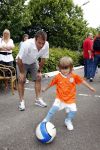 Beverwijk 13 juni 2009
Rafael v d Vaart met Sylvie en Damian bij het straatvoetbaltournooi dat zijn naam draagt.
Peter Smulders bv
