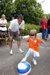 Beverwijk 13 juni 2009
Rafael v d Vaart met Sylvie en Damian bij het straatvoetbaltournooi dat zijn naam draagt.
Peter Smulders bv