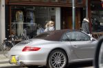 Amsterdam 10 maart 2010
Danielle Overgaag krijgt bekeuring voor niet betaald parkeren op de cornelis schuytstraat. Danielle rijdt in porsche 911 cabrio.
Peter Smulders bv