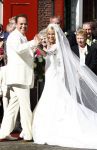 Fijnaart Willemstad 9 mei 2008
Trouwen Frans Bauer en Mariska. Christian Jan en Frans Jr zijn natuurlijk erbij.
Op de foto de vermoorde Tante Doortje Bauer met achter haar, d'r man Giel de Krom    Tante Doortje de Krom
Peter Smulders bv
