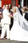 Fijnaart Willemstad 9 mei 2008
Trouwen Frans Bauer en Mariska. Christian Jan en Frans Jr zijn natuurlijk erbij.
Op de foto de vermoorde Tante Doortje Bauer met achter haar, d'r man Giel de Krom    Tante Doortje de Krom
Peter Smulders bv