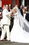 Fijnaart Willemstad 9 mei 2008
Trouwen Frans Bauer en Mariska. Christian Jan en Frans Jr zijn natuurlijk erbij.
Op de foto de vermoorde Tante Doortje Bauer met achter haar, d'r man Giel de Krom    Tante Doortje de Krom
Peter Smulders bv