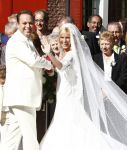 Fijnaart Willemstad 9 mei 2008
Trouwen Frans Bauer en Mariska. Christian Jan en Frans Jr zijn natuurlijk erbij.
Op de foto de vermoorde Tante Doortje Bauer met achter haar, d'r man Giel de Krom    Tante Doortje de Krom
Peter Smulders bv