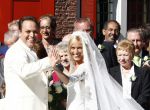 Fijnaart Willemstad 9 mei 2008
Trouwen Frans Bauer en Mariska. Christian Jan en Frans Jr zijn natuurlijk erbij.
Op de foto de vermoorde Tante Doortje Bauer met achter haar, d'r man Giel de Krom    Tante Doortje de Krom
Peter Smulders bv
