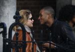 Amsterdam 16 maart 2010
Doutzen Kroes in Amsterdam. Haar vriend Sunnery James komt bij het amerikaanse consulaat blij naar buiten omdat een werkvisum voor Amerika heeft gekregen.
Peter Smulders bv