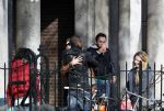 Amsterdam 16 maart 2010
Doutzen Kroes in Amsterdam. Haar vriend Sunnery James komt bij het amerikaanse consulaat blij naar buiten omdat een werkvisum voor Amerika heeft gekregen.
Peter Smulders bv