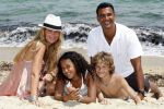 Sant Tropez 27 juni 2009
Ruud Estelle Joelle en Maxim Gullit op vakantie in St Tropez.
Peter Smulders bv