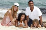Sant Tropez 27 juni 2009
Ruud Estelle Joelle en Maxim Gullit op vakantie in St Tropez.
Peter Smulders bv
