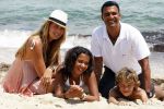 Sant Tropez 27 juni 2009
Ruud Estelle Joelle en Maxim Gullit op vakantie in St Tropez.
Peter Smulders bv